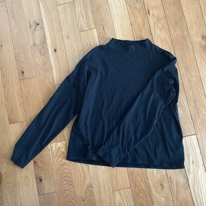 Everlane size M mockneck tee, black